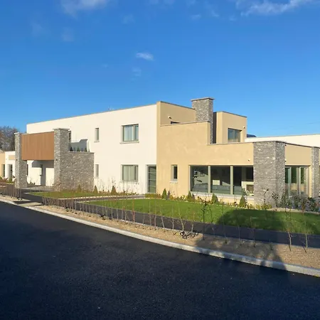 Luxurious - 5 Min Walk To Centre * Killarney