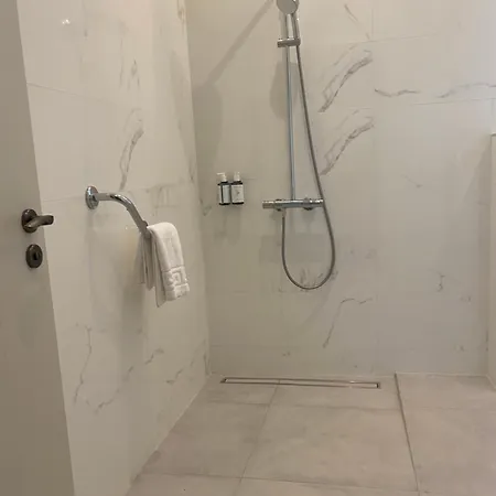 Luxurious - 5 Min Walk To Centre 基拉尼